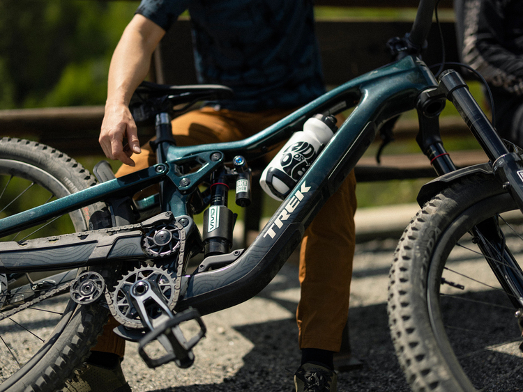 Geometria a zdvihy: čo robí Slash enduro strojom