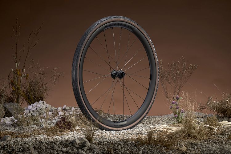 Plášte Bontrager Girona