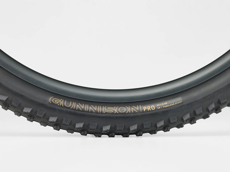 Plášte Bontrager Gunnison