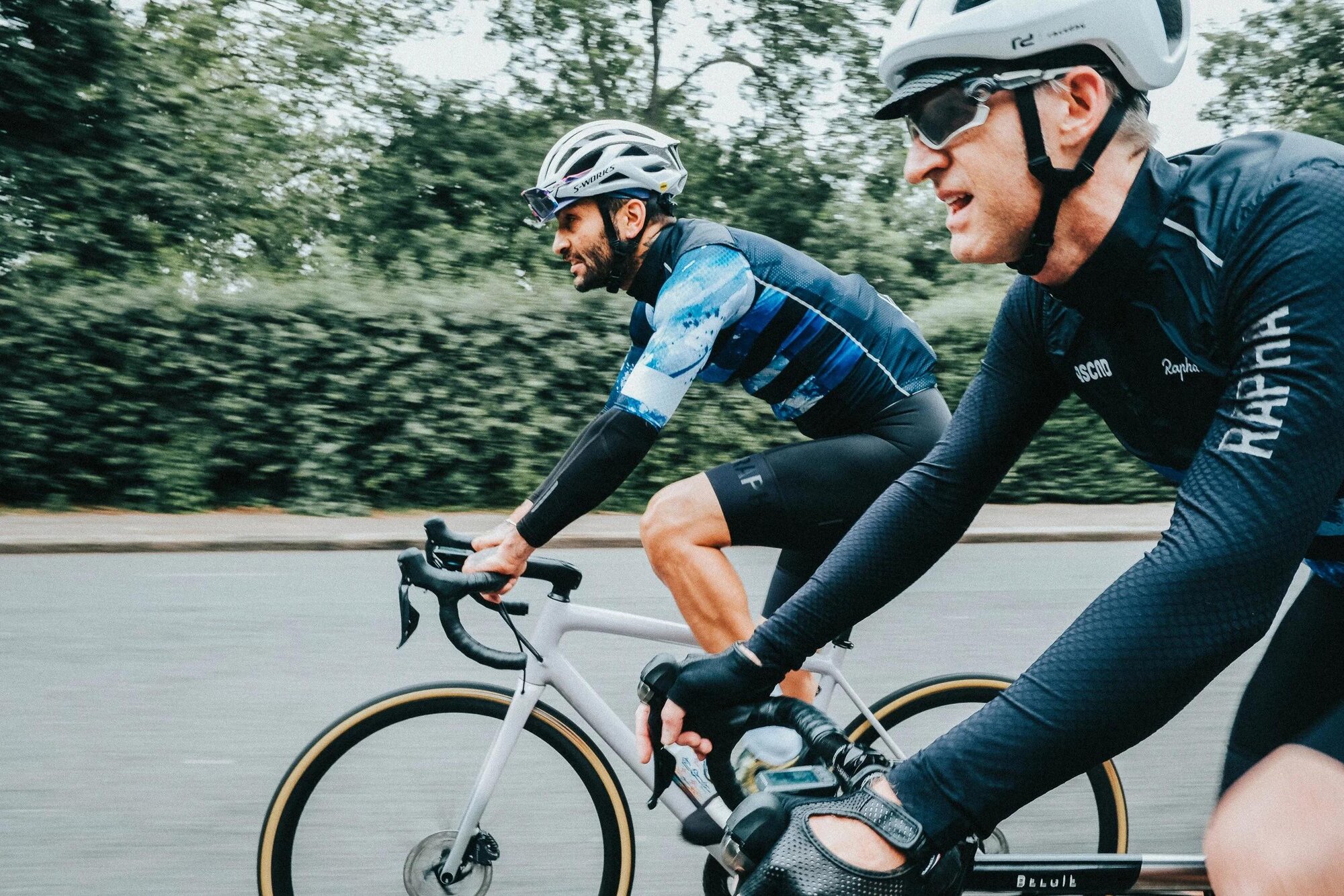 Spoznajte-cyklisticke-oblecenie-rapha