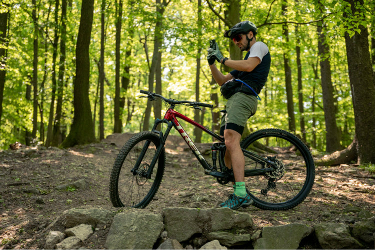 Svetlá, odrazky, reflexné prvky a cyklodoplnky na bicykel