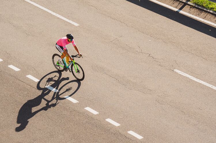 Hmotnosť, rýchlosť a efektivita jazdy