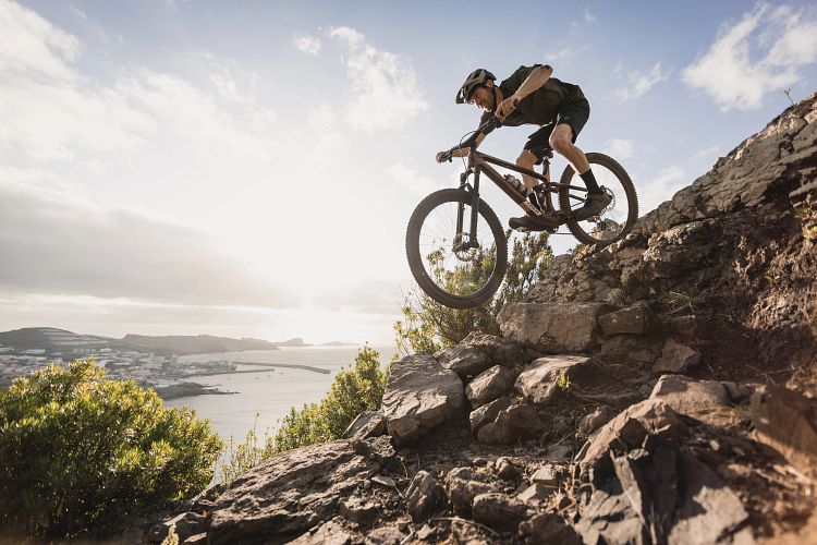 Trek Top Fuel – Celoodpružený trailový stroj