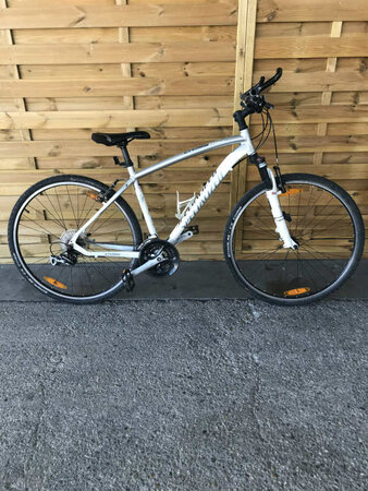 Bazárový krosový bicykel Specialized crosstrail