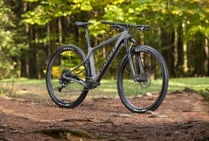 Bicykel GHOST LECTOR ESSENTIAL - Rock / Jet Black 2020