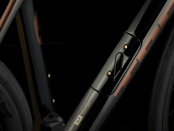 Bicykel Trek Domane SLR 6 Gen 4 Axinite Flip/Trek Black 2024