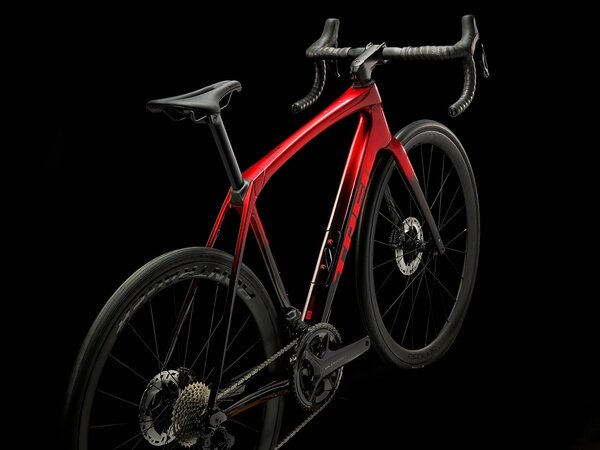Bicykel Trek Domane SLR 7 Gen 4 Metallic Red Smoke to Red Carbon Smoke 2025