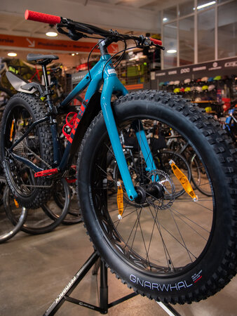 Bicykel Trek Farley 5 Nautical Navy to Teal Fade 2022