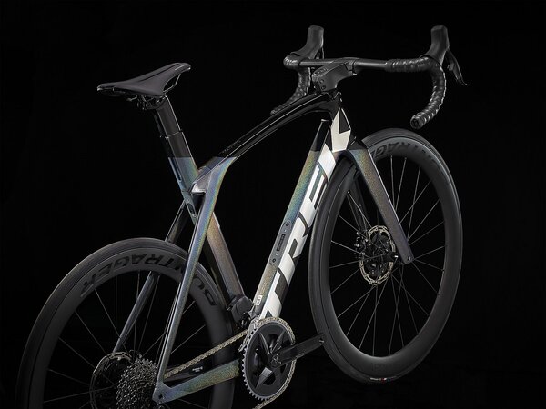 Bicykel Trek Madone SLR 6 eTap Gen 6 Dark Prismatic/Trek Black 2022