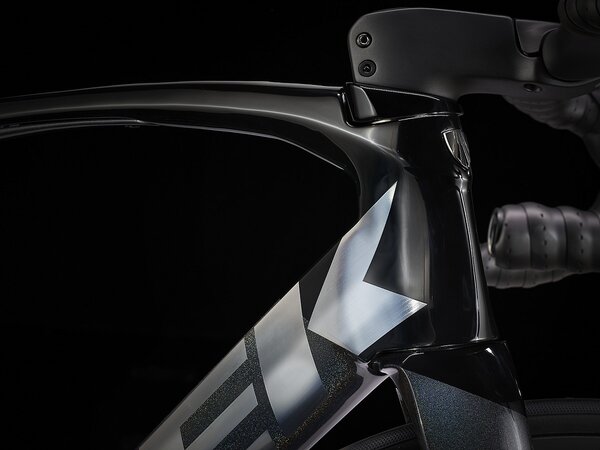 Bicykel Trek Madone SLR 6 eTap Gen 6 Dark Prismatic/Trek Black 2022