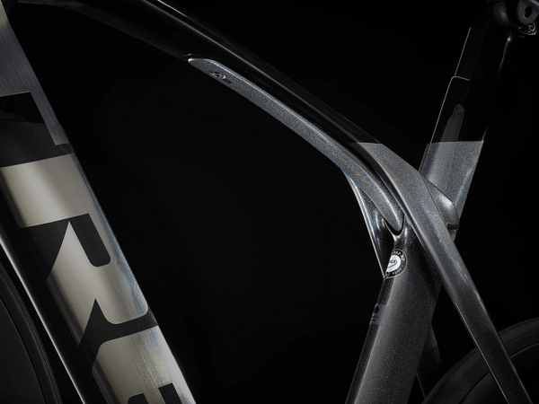 Bicykel Trek Madone SLR 6 eTap Gen 6 Dark Prismatic/Trek Black 2022