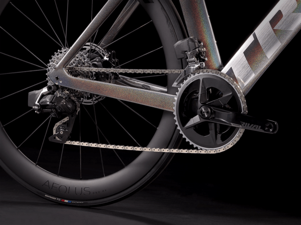 Bicykel Trek Madone SLR 6 eTap Gen 6 Dark Prismatic/Trek Black 2022