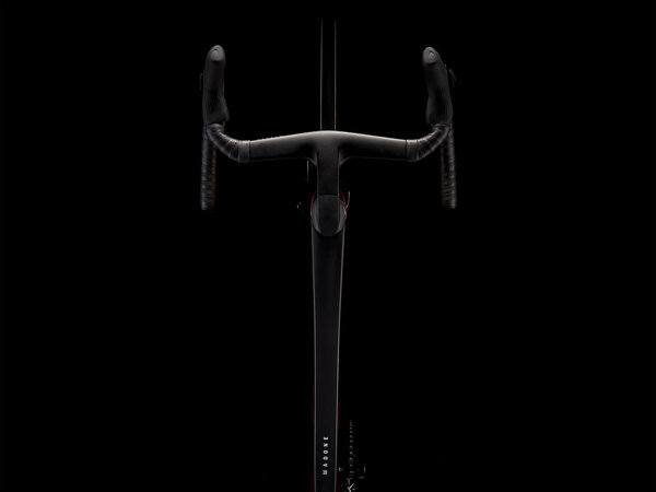 Bicykel Trek Madone SLR 9 Gen 7 Metallic Red Smoke to Red Carbon Smoke 2024