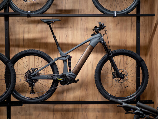 Elektrobicykel Trek Rail 9.7 NX Charcoal to Root Beer Ano Decal 2021