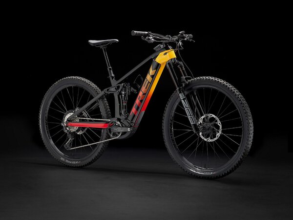 Elektrobicykel Trek Rail 9.8 XT Black/Marigold to Red Fade 2022
