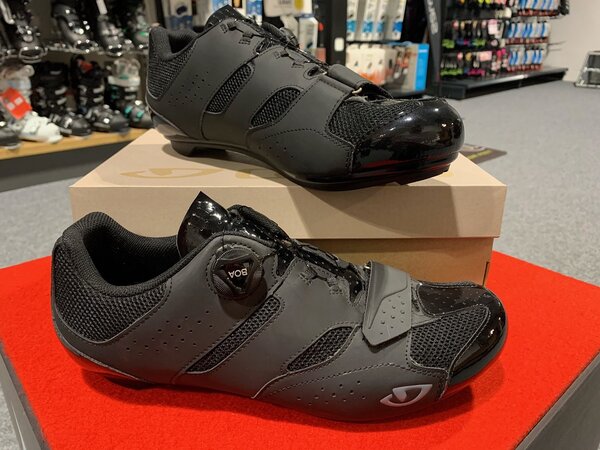 Cyklistické tretry Giro Savix HV+ Black