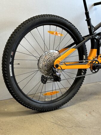 Testovaný bicykel Trek Fuel EX 5 Lithium Grey/Marigold 2023