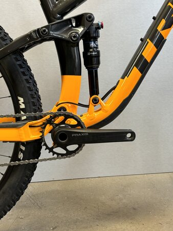 Testovaný bicykel Trek Fuel EX 5 Lithium Grey/Marigold 2023