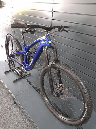 Testovaný elektrobicykel Trek Fuel EXe 9.5 Hex Blue 2023