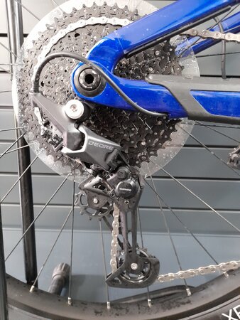 Testovaný elektrobicykel Trek Fuel EXe 9.5 Hex Blue 2023