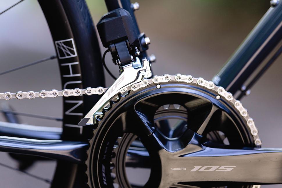 Prešmykač Shimano 105 Di2